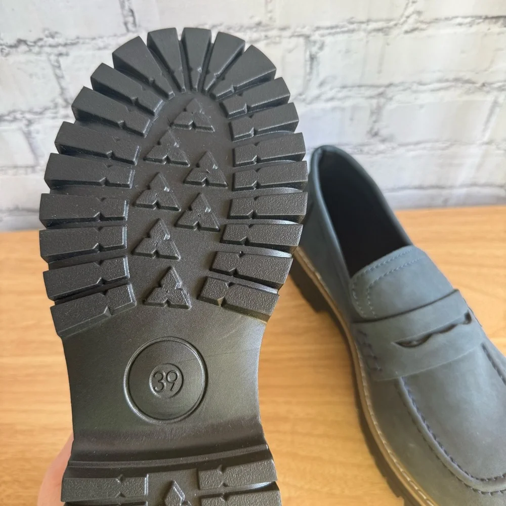 Navy Loafers‎ - Picture 3 of 4